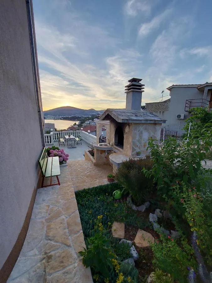 Apartments Gracia & Toni Trogir