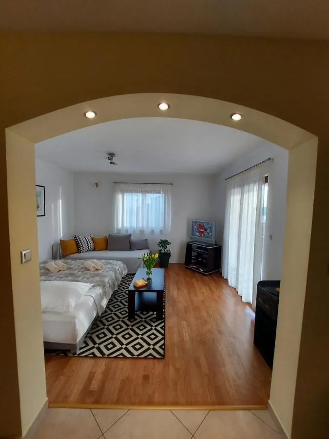 Apartments Gracia & Toni Trogir 0*,