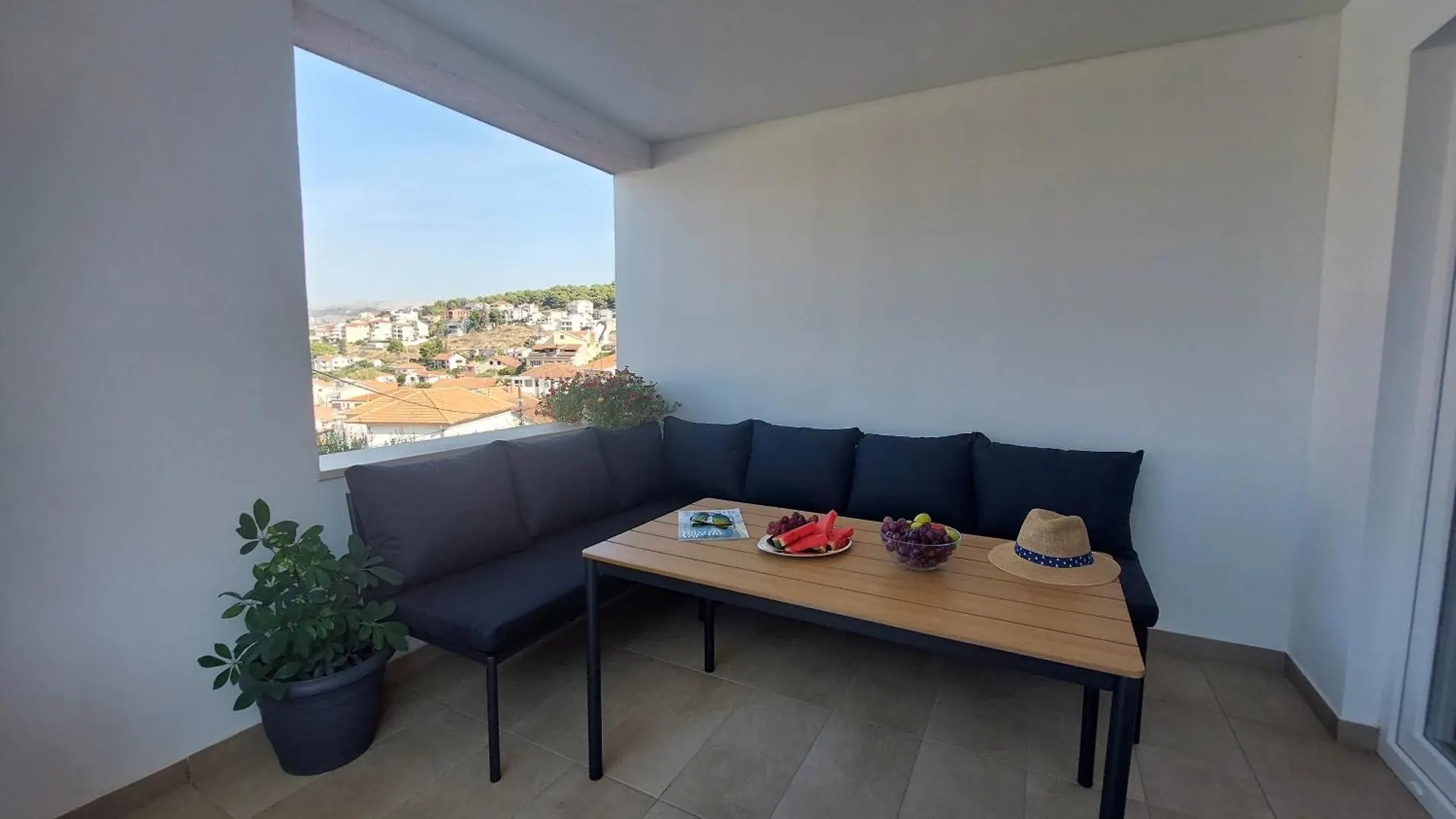 Apartments Gracia & Toni Trogir 0*,